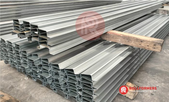 Poste Lateral para Caja Seca de tráiler fabricado en Rollformers Of Steel Specialists
