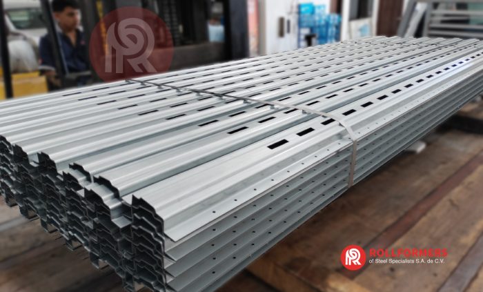 Poste Logístico para cajas secas de trailer, fabricado en Rollformers of Steel Specialists